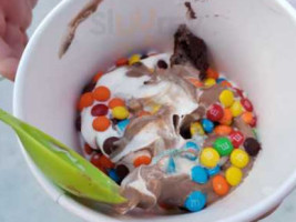 Menchie's Sunrise Plaza food