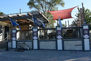 Natty Oaks Pub Eatery outside