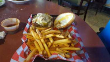 Billie’s Burgers And Beers food