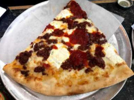 Nonna's Brick Oven Pizzeria food