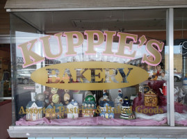 Kuppies Bakery food