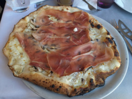 Pizzeria Genziana food