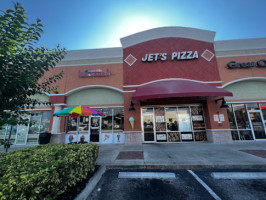 Jet's Pizza outside