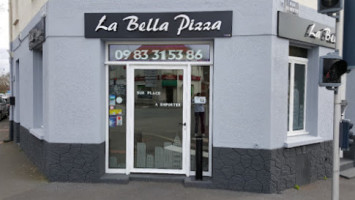 Bella Pizza outside