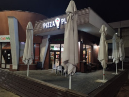 Pizza Place outside