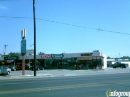 Donut Palace outside