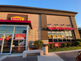 Denny's outside