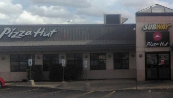 Pizza Hut outside