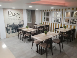 Cafe Pizzaria Pires inside