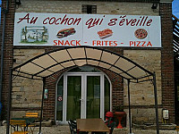 Au Cochon Qui S'eveille inside