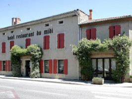 L'auberge Du Poids Public outside