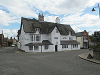 Ye Olde White Horse outside