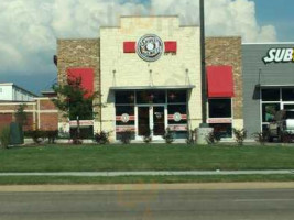 Shipley Do-nuts outside