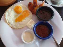 Panaderia Y San Miguel food