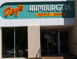 Day's Hamburgers outside