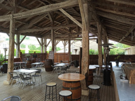 Le Bistrot Des Halles inside