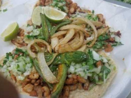 Bravo's Taco Shop food