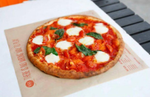 Blaze Pizza food