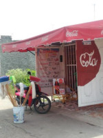 Abarrotes Y Cenaduria Lupita outside