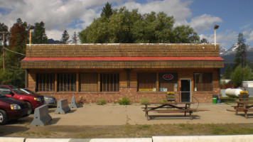 McLennan Car/Truck Stop outside