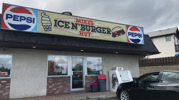 Mike's Ice N Burger Hut outside