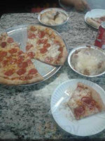 Leo's Pizza food