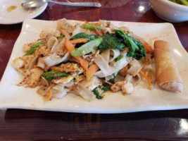 Thai Hut Bistro food