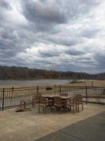 Creve Coeur Lakehouse outside