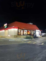 Hardee's outside