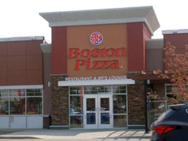 Boston Pizza outside