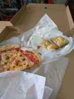 Niki's Pizza food