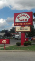 Mighty Taco outside