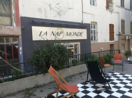 La Nap Monde outside