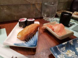 Warakubune Sushi food