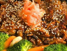 Wok Roll Teriyaki food