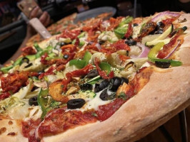 Oggi's Sports Brewhouse Pizza food