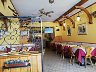 Pizzeria Croera inside