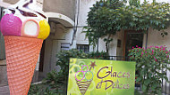 Glaces et Delices outside