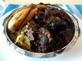 Taylormade Jamaican Eatery food