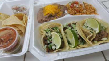 Trillo's Street Tacos food