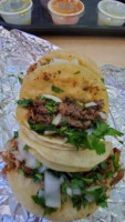 Checo's Tacos food