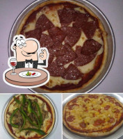 Bugattis Pizza food