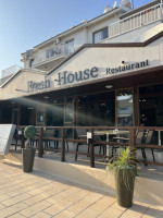 Fresh House Bar And Restaurant outside