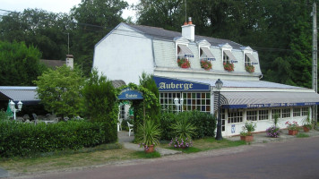 Auberge du Mont Saint Pierre outside