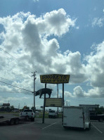 Smokey's Real Pit B-que outside