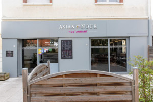 Asian Nour outside