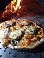 La Pizza Au Feu De Bois food