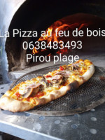 La Pizza Au Feu De Bois food