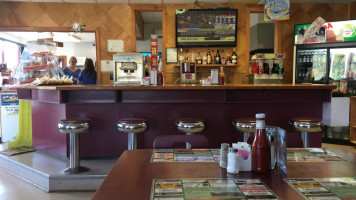 Algonquin Lunch Bar outside