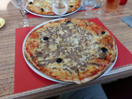 La Pizzeria Du Rocher food